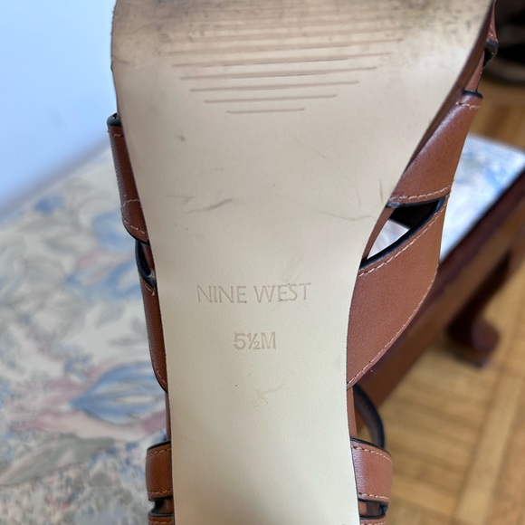 Nine West 5.5 Brown Leather Pumps - Picture 5 of 5